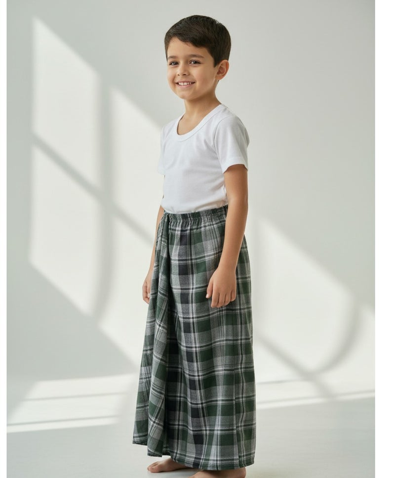 Boys’ elastic summer wrap robe — very comfortable and cool for kids. Light and soft boys’ izar-style robe, perfect for home, sleeping, or prayer time.